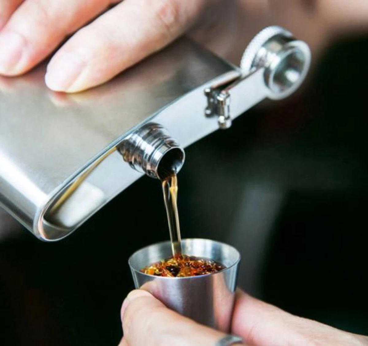 6x Rvs Shot Bekertjes - Borrelglaasjes - Thee/ Koffie Beker - Shotjes Met Leren Case - Bekers 30 ML 5 6x Rvs Shot Bekertjes - Borrelglaasjes - Thee/ Koffie Beker - Shotjes Met Leren Case - Bekers 30 ML - Afbeelding 3