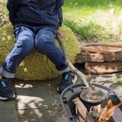 Kikkerland Huckleberry Popcorn Maker - Maak Je Eigen Popcorn - Popcornpan - Kampvuur - Buitenspeelgoed - Buitenspelen - Kamperen -Buiten Kamperen 1200x1200 1263