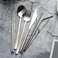 House Of Husk Reisbestek - Reis Bestekset - Chopsticks - Metalen Rietjes Met Borstel - Lepel - Vaatwasserbestendig - RVS - 7 Delig - Zilver -Buiten Kamperen 1200x1200 1284