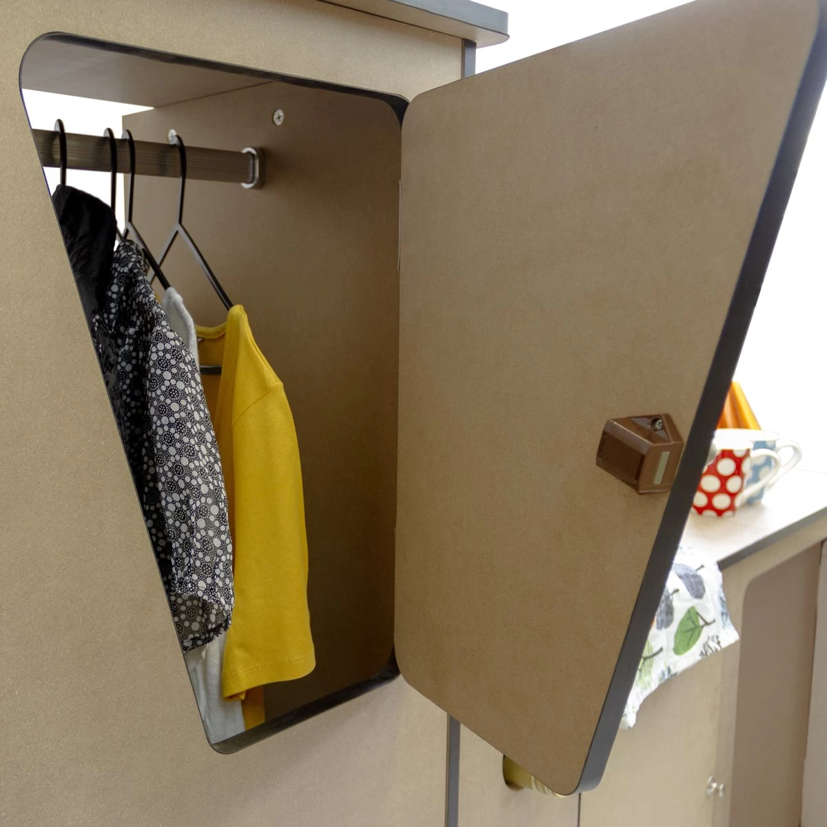 Camper Keuken MDF - Linkerkant EU - Inclusief Kledingstang + Wijnrek - Onbewerkt - Inbouw Kasten Inrichting Kampeerauto Caravan 14 Camper Keuken MDF - Linkerkant EU - Inclusief Kledingstang + Wijnrek - Onbewerkt - Inbouw Kasten Inrichting Kampeerauto Caravan - Afbeelding 12