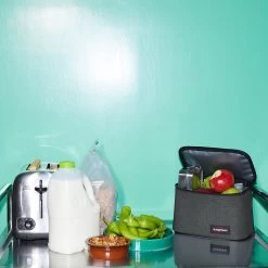 Eastpak Oval Lunch Koeltas Black -Buiten Kamperen 1200x1200 509