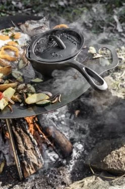 Petromax KR1 Gietijzeren Steelpan Met Deksel (1 Liter) -Buiten Kamperen 799x1200 8